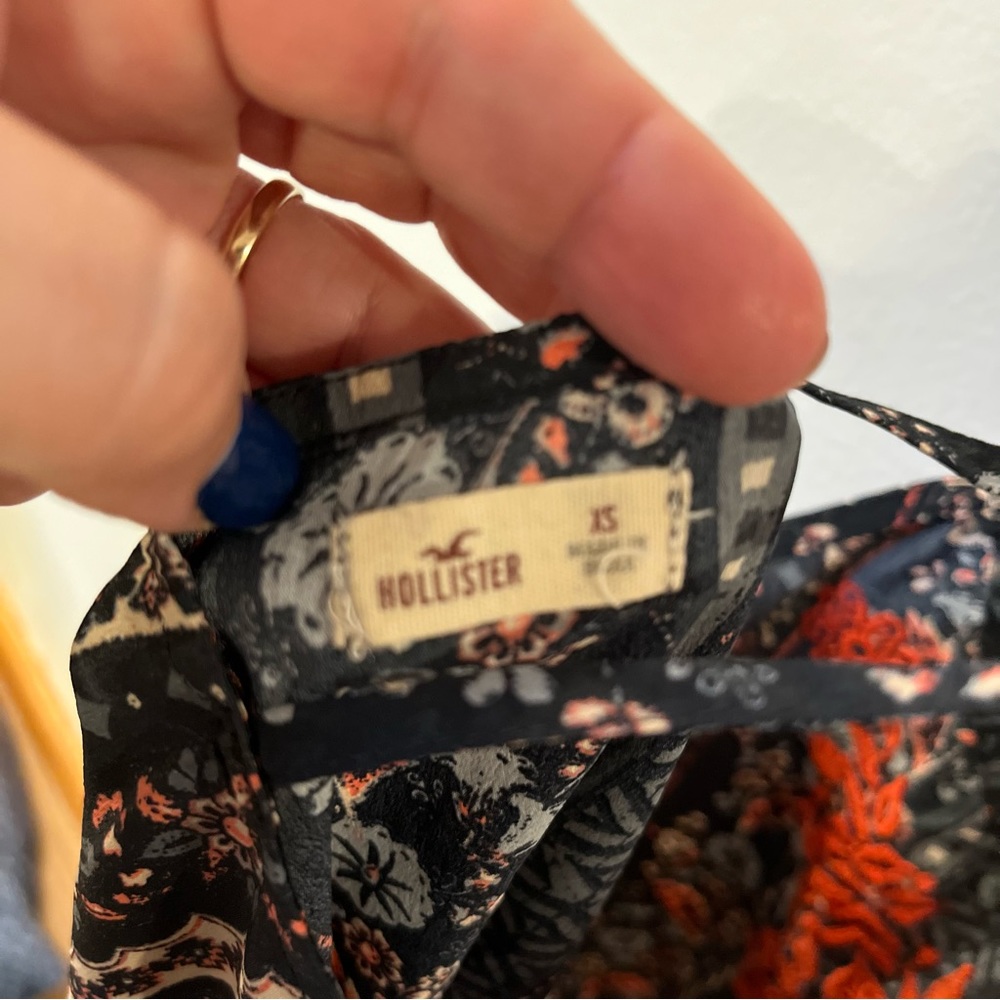 cute patterned tank top
brand hollister
size xs 
in good condition - Picture 2 of 3